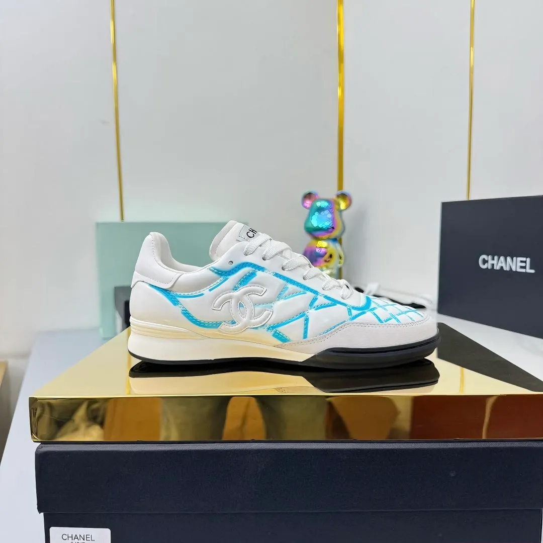 👟👟Ex-factory price 620👟👟 Top version Chanel Chanel - 2025 counter top casual sports shoes This sneaker is a classic design; the upper is electro-embroidered with a variety of techniques; the outsole is fashionable and sporty; it is extraordinary and incorporates a variety of color matching elements... The diversified mix and match is very beautiful and versatile, and can be used for leisure, fashion, sports and outdoor... ꫛꫀꪝ Go➫ Material: ❶Upper is made of: original cowhide ❷Inner lining is made of: original imported sheepskin ❸Outsole is based on: original TPU combination outsole Special counter boutique packaging complete set for women 35–41